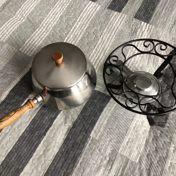 VINTAGE STAINLESS STEEL FONDUE POT WITH STAND & BURNER - Picture 3 of 12